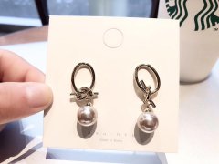 寻义乌加工厂。国际商贸城店面大量内销耳环