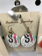 有软陶饰品需要定做，寻找可以定做款式的软