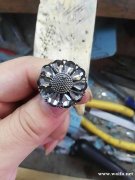 寻找有这个纽扣的钢模具工厂，需要毛胚尺寸