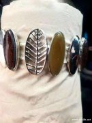 寻这款手镯的二个配件钢模，有钢模的厂家与