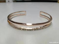 如图，寻求专业手镯工厂，有专业做此手镯的