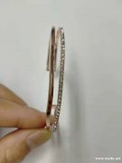 如图，寻求专业手镯工厂，有专业做此手镯的