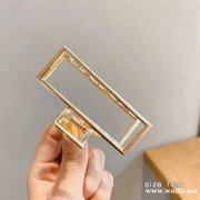 谁家有这款发夹，样品如图，有现货的请联系