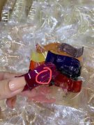 寻找做这些发夹的厂家，如图所示，有做的联