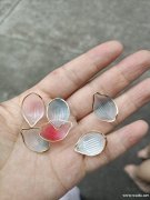 有货外发烫金，寻找专业烫金的加工厂，如图</strong>