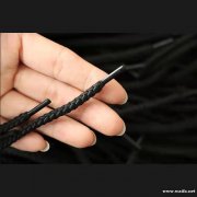 寻找专业打这个鞋带塑料头加工。如图所示，