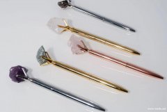 寻找这款紫石，如图所示，（天然石,颜色是