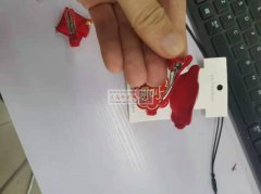 寻找有做刺绣布艺发夹的厂家，如图所示，做