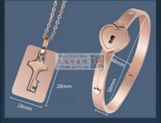 此款手镯是不锈钢材质的，需要做图内不锈钢