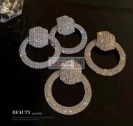 求购样图带钻耳环，谁家有现货，有的联系我