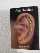 需要这款耳钉现货产品，要一手成品厂家，二