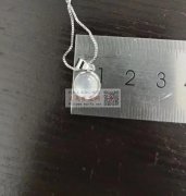 寻图里规格为10mm果冻白玻璃材质的珠子</strong>