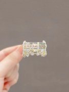 求寻做马尾扣的加工厂，要能做图里这样款式