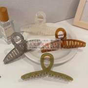 有做鲨鱼夹的厂家没，要做现货的，塑料材质</strong>