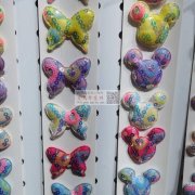 寻图示带亮片的蝴蝶和米奇饰品，需要厂家，</strong>
