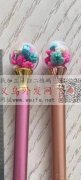 图里面这款笔盖可装花的配件，需要20万，</strong>