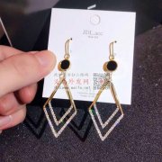 图中耳饰寻购现货，哪里有做的厂家，有现货