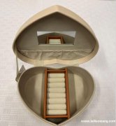 有做皮革化妆盒的加工厂联系</strong>