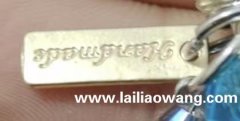 哪有做图里这两款吊牌的厂家，要求字母一样的，材质合金或者铜都</strong>