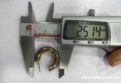 此款耳环铝材质的，找做图里耳环的厂家，请做的联系</strong>