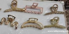 求购图中发夹，哪有做图里这些发夹的源头工厂，有这几款的联系</strong>