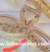 求购图示这款发夹，找现货，有这款货的老板联系我</strong>