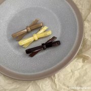 找亚克力醋酸发夹加工厂，款样图所示，做的联系一下</strong>