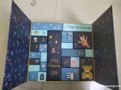 找寻图中这款圣诞礼盒厂家，里面24个小盒子，外面一个大礼盒，</strong>