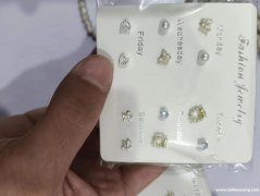 寻做耳钉模具的厂家，图中这两款耳钉有做模具的没，有此款模具的</strong>