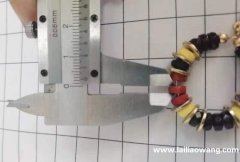 图中这款亚克力的珠子有做的吗，找这款2.5×6的刻面亚克力珠</strong>