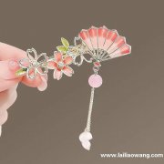 寻能做图中饰品的加工厂，找成品加工厂（包工包料），主要以合金</strong>