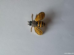 寻找如图胸针现货，数量2万个
