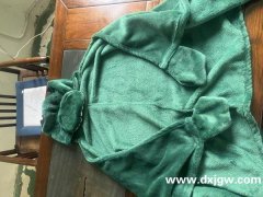找能做如图衣服的服装加工厂，数量三万件