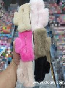 如图，寻找这三种款式的毛绒抓夹