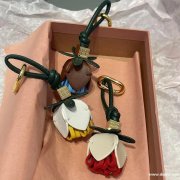 有做图上这种款式的挂件的厂家联系</strong>