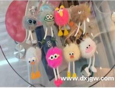 需求五万个如图款式的挂件，要求7cm的毛球</strong>