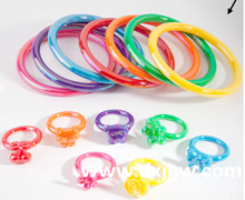 如图，找做这种儿童手镯戒指套装的工厂</strong>